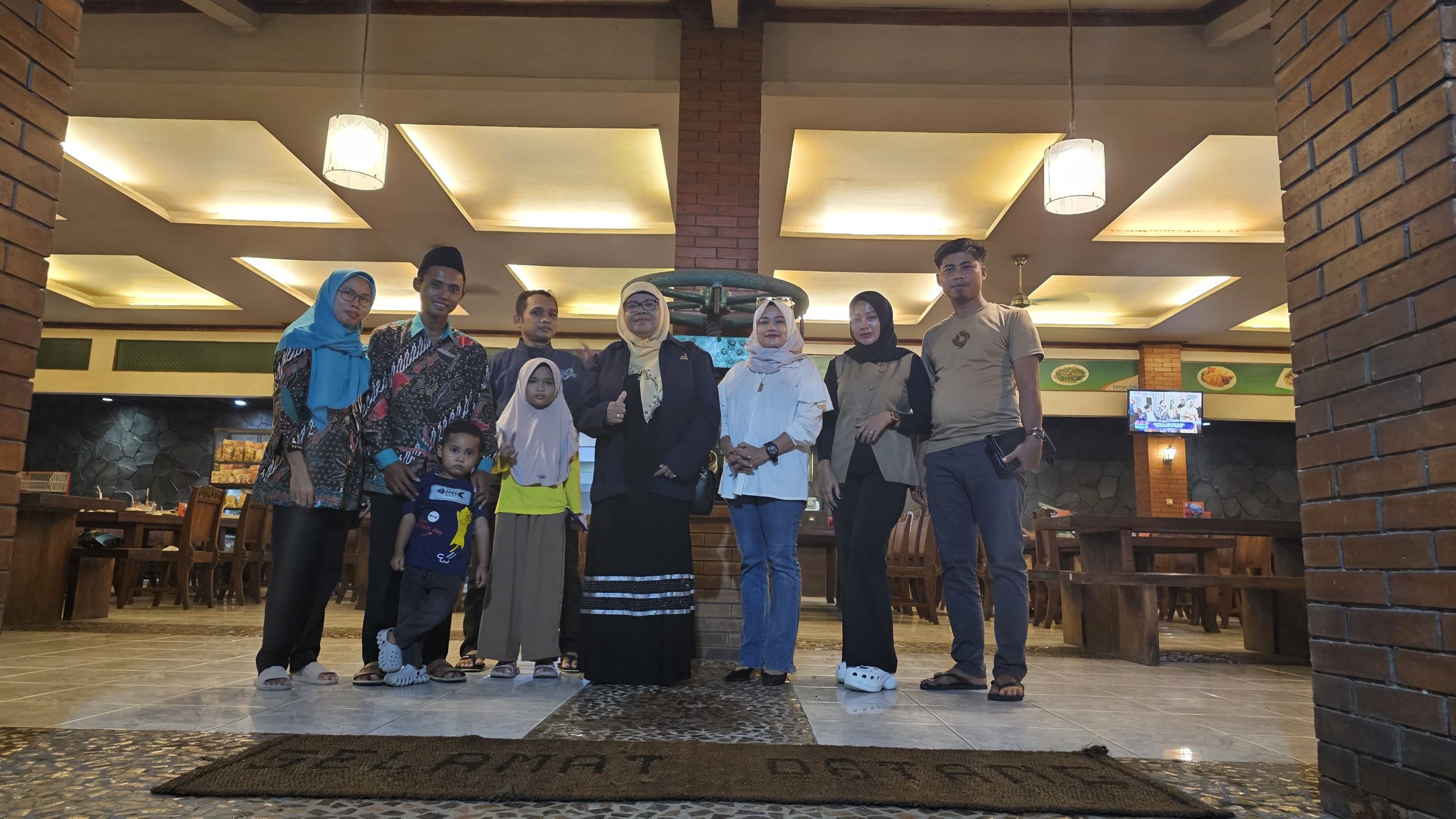 Kehangatan Buka Puasa Bersama Alumni MA-PK Ma'arif 01 Kebumen Kehangatan Buka Puasa Bersama Alumni MA-PK Ma'arif 01 Kebumen